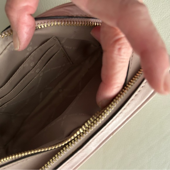 Michael Kors pink quilted crossbody 
Pristine condition - Picture 9 of 9